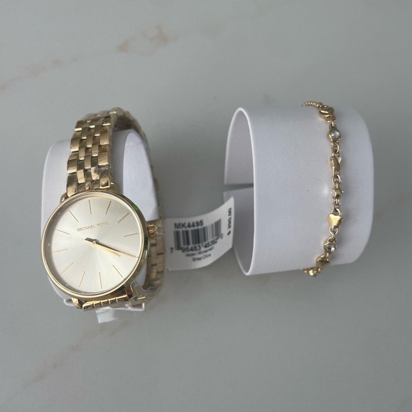 🆕Michael Kors Women's Pyper Gold Tone Watch and Bracelet Gift Set MK4495 - Picture 2 of 5